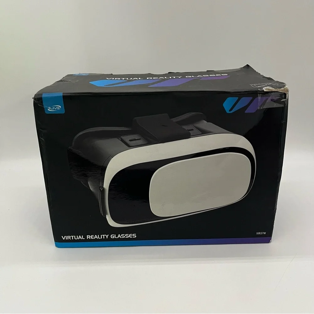 NWOT Virtual Reality Glasses in Black and White